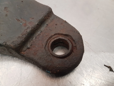 Case 5120, 5140, 5130 Hitch Arm Bracket Lhs 1974318c1, 1974318c2, 1974318c3 - Estrutura/ Châssis: foto 4 Case 5120, 5140, 5130 Hitch Arm Bracket Lhs 1974318c1, 1974318c2, 1974318c3 - Estrutura/ Châssis: foto 4