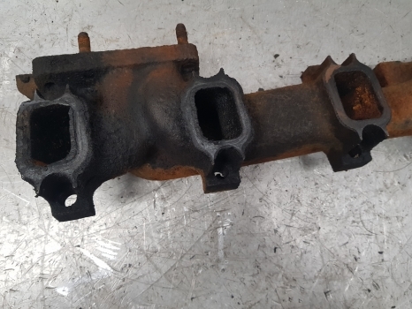 Case 5120, 5220 Exhaust Manifold J901919; 3901919; 76194614 - Colector de escape por Trator: foto 4 Case 5120, 5220 Exhaust Manifold J901919; 3901919; 76194614 - Colector de escape por Trator: foto 4