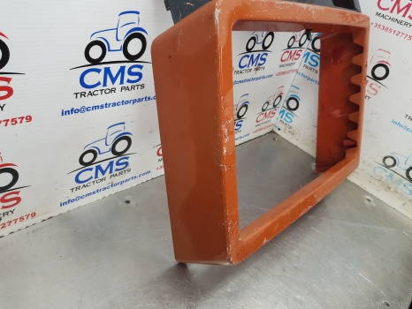 Case International 844xl, 845xl, 856xl, 956xl, 1056xl Nose Cone Panel 85640c2 - Embreagem e peças: foto 3 Case International 844xl, 845xl, 856xl, 956xl, 1056xl Nose Cone Panel 85640c2 - Embreagem e peças: foto 3