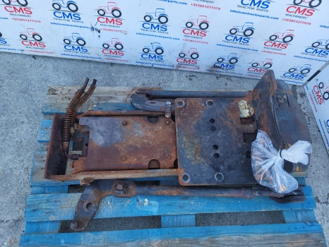 Case Mxm120, Mxm140 New Holland Tm120, Tm140, Tm150 Pick Up Hitch Assy 82036538 - Estrutura/ Châssis: foto 2 Case Mxm120, Mxm140 New Holland Tm120, Tm140, Tm150 Pick Up Hitch Assy 82036538 - Estrutura/ Châssis: foto 2