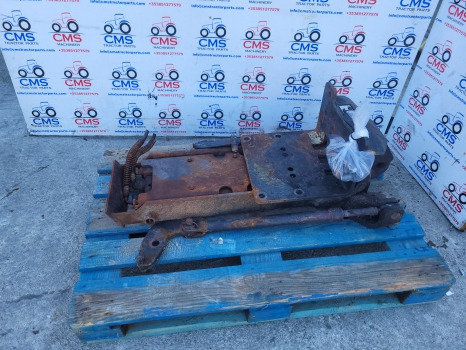 Case Mxm120, Mxm140 New Holland Tm120, Tm140, Tm150 Pick Up Hitch Assy 82036538 - Estrutura/ Châssis: foto 1 Case Mxm120, Mxm140 New Holland Tm120, Tm140, Tm150 Pick Up Hitch Assy 82036538 - Estrutura/ Châssis: foto 1
