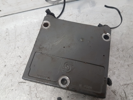 Claas Arion 640 500, 600 Axion 800 Series Spool Valve End Plate 0011361980 - Válvula hidráulica por Trator: foto 3 Claas Arion 640 500, 600 Axion 800 Series Spool Valve End Plate 0011361980 - Válvula hidráulica por Trator: foto 3