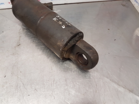 Claas Axos 340 Cx, Ergos, Celtis, Ceres Hydraulic Cylinder For Parts 7700068746 - Cilindro hidráulico por Trator: foto 3 Claas Axos 340 Cx, Ergos, Celtis, Ceres Hydraulic Cylinder For Parts 7700068746 - Cilindro hidráulico por Trator: foto 3
