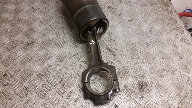 Deutz Agrotron 120, 150 Mk3 Conrod 04200465. Please Check Description - Biela por Trator: foto 2 Deutz Agrotron 120, 150 Mk3 Conrod 04200465. Please Check Description - Biela por Trator: foto 2