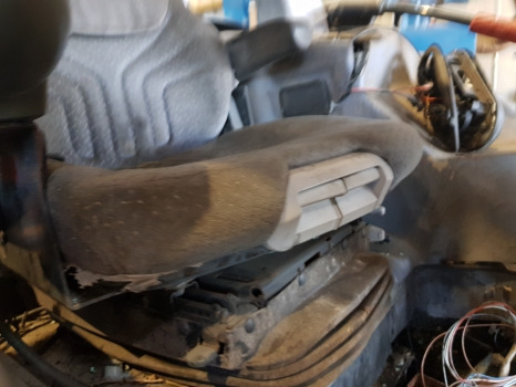 Deutz Agrotron M620 Driver Seat 0.014.5564.4, 0.014.4890.0/10, 0.014.8632.4 - Banco: foto 1 Deutz Agrotron M620 Driver Seat 0.014.5564.4, 0.014.4890.0/10, 0.014.8632.4 - Banco: foto 1