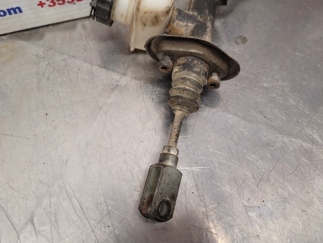 Fiat New Holland F, M, 60 Series F130, M115, 8160 Clutch Master Cylinder 5150299 - Cilindro de embreagem por Trator: foto 4 Fiat New Holland F, M, 60 Series F130, M115, 8160 Clutch Master Cylinder 5150299 - Cilindro de embreagem por Trator: foto 4