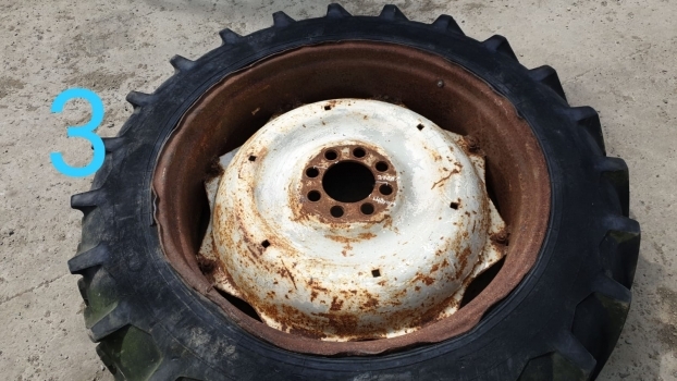 Ford 13.6 R36 Wheel 8 Stud - Roda completa por Trator: foto 3 Ford 13.6 R36 Wheel 8 Stud - Roda completa por Trator: foto 3