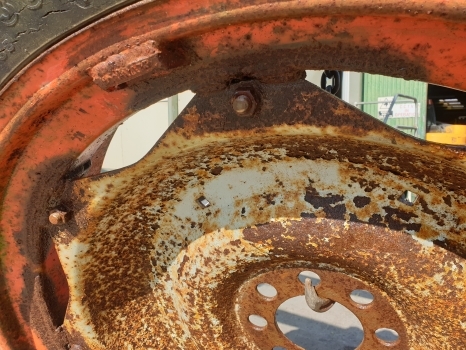 Ford 13.6 R38 Wheel - Roda completa por Trator: foto 1 Ford 13.6 R38 Wheel - Roda completa por Trator: foto 1