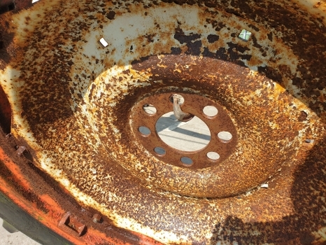 Ford 13.6 R38 Wheel - Roda completa por Trator: foto 2 Ford 13.6 R38 Wheel - Roda completa por Trator: foto 2