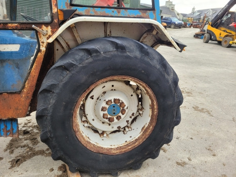 Ford 2600, 3600, 4600, 4000 Rear Wheel Rim And Tyre 16.9 R30 - Roda completa: foto 1 Ford 2600, 3600, 4600, 4000 Rear Wheel Rim And Tyre 16.9 R30 - Roda completa: foto 1
