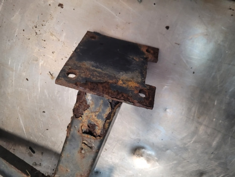 Ford 3930, 4630, 4830, 5030 Cab Footstep, Step Lhs E9nn16r500bb24m - Estribo: foto 4 Ford 3930, 4630, 4830, 5030 Cab Footstep, Step Lhs E9nn16r500bb24m - Estribo: foto 4