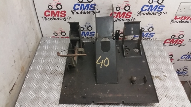 Ford 40 Series Cab Pedal Support Plate, Steering Support 82850738 E9nn3r863ah11m - Pedal por Trator: foto 1 Ford 40 Series Cab Pedal Support Plate, Steering Support 82850738 E9nn3r863ah11m - Pedal por Trator: foto 1