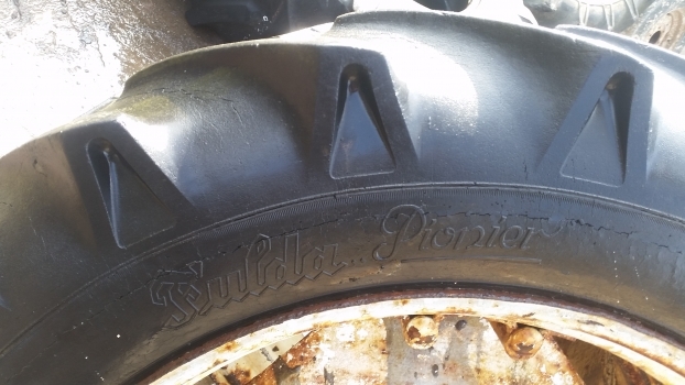 Ford 4000 Rear Wheel And Tyre 12.4/11-32. Please Check By Description - Roda completa por Trator: foto 4 Ford 4000 Rear Wheel And Tyre 12.4/11-32. Please Check By Description - Roda completa por Trator: foto 4