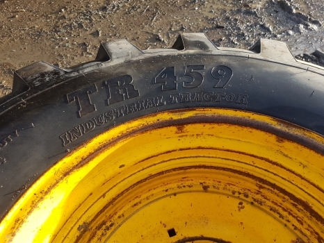 Ford 4550 Rear Wheel Rim And Tyre 18.4-26, 1 Inch Grip, 6 Inches Centre Hole - Roda completa por Trator: foto 4 Ford 4550 Rear Wheel Rim And Tyre 18.4-26, 1 Inch Grip, 6 Inches Centre Hole - Roda completa por Trator: foto 4