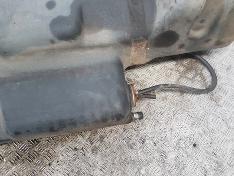 Ford 5610, 6610, 6810, 7410 Sq Cab Fuel Tank E6nn9002ba, E4nn9002ad, 83960241 - Tanque de combustível por Trator: foto 4 Ford 5610, 6610, 6810, 7410 Sq Cab Fuel Tank E6nn9002ba, E4nn9002ad, 83960241 - Tanque de combustível por Trator: foto 4