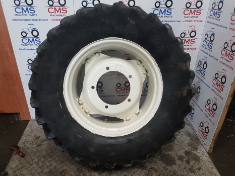 Ford 5640 , 6640 , 7740, 7840 , 8240 , 8340 28 Inch 5 Stud Wheel E5nn1050ka12g - Roda completa por Trator: foto 1 Ford 5640 , 6640 , 7740, 7840 , 8240 , 8340 28 Inch 5 Stud Wheel E5nn1050ka12g - Roda completa por Trator: foto 1