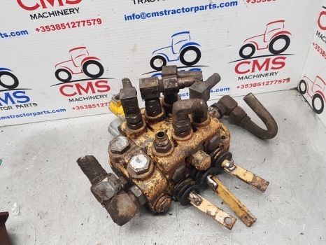 Ford 655, 655a, 550, 555, 555a Digger Loader Control Hydraulic Valve Complete - Válvula hidráulica por Retroescavadeira: foto 1 Ford 655, 655a, 550, 555, 555a Digger Loader Control Hydraulic Valve Complete - Válvula hidráulica por Retroescavadeira: foto 1