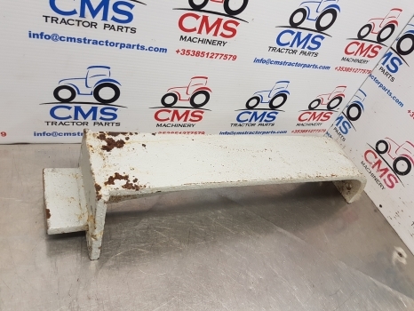 Ford New Holland 2000, 3000, 5100, 4600, 6600 Mudguard Bracket Support 81822981 - Para-lama por Trator: foto 1 Ford New Holland 2000, 3000, 5100, 4600, 6600 Mudguard Bracket Support 81822981 - Para-lama por Trator: foto 1