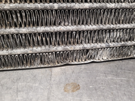 Ford New Holland Fiat 10, 30 Tl, Tla, L 7610 Transmission Oil Cooler 83945933 - Radiador: foto 4 Ford New Holland Fiat 10, 30 Tl, Tla, L 7610 Transmission Oil Cooler 83945933 - Radiador: foto 4
