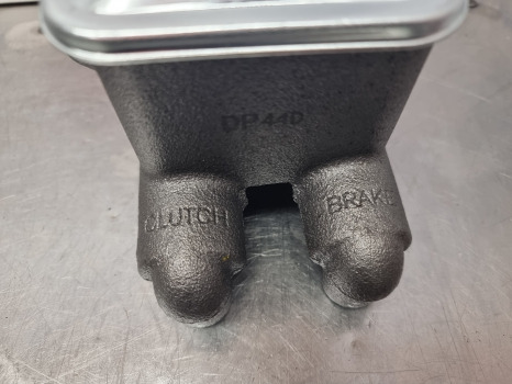 Ford Tw10, Tw Series, 9600 Brake Master Cylinder C7nn2140a, D3nn2140a - Cilindro de freio por Máquina agrícola: foto 4 Ford Tw10, Tw Series, 9600 Brake Master Cylinder C7nn2140a, D3nn2140a - Cilindro de freio por Máquina agrícola: foto 4