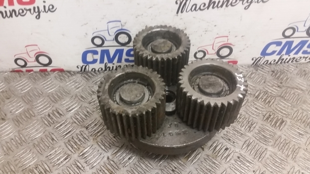 John Deere 5820 Plannet Pinion Carrier Assembly L171757, L158672, L113164 - Transmissão por Trator: foto 1 John Deere 5820 Plannet Pinion Carrier Assembly L171757, L158672, L113164 - Transmissão por Trator: foto 1