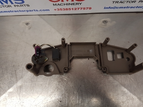 John Deere 6115m, 7330, 7520, 6195m Instrument Panel Bracket R110366, L175476 - Painel de instrumentos por Trator: foto 2 John Deere 6115m, 7330, 7520, 6195m Instrument Panel Bracket R110366, L175476 - Painel de instrumentos por Trator: foto 2