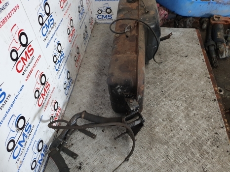 Lamborghini 1106 4wd Right Hand Side Diesel Tank 0.257.8143.3/40 - Tanque de combustível por Trator: foto 3 Lamborghini 1106 4wd Right Hand Side Diesel Tank 0.257.8143.3/40 - Tanque de combustível por Trator: foto 3