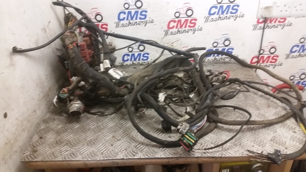 Landini Mythos Tdi 115 Cab Fuse Box Wiring Loom Set - Cables/ Wire harness por Trator: foto 1 Landini Mythos Tdi 115 Cab Fuse Box Wiring Loom Set - Cables/ Wire harness por Trator: foto 1