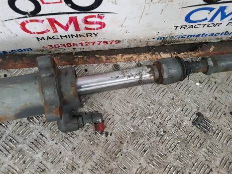 Massey Ferguson 5612, 5712, 5709 Front Axle Steering Cylinder Ram 7302466305 - Direcção: foto 5 Massey Ferguson 5612, 5712, 5709 Front Axle Steering Cylinder Ram 7302466305 - Direcção: foto 5