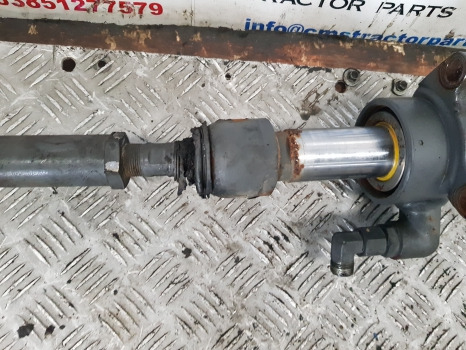Massey Ferguson 5612, 5712, 5709 Front Axle Steering Cylinder Ram 7302466305 - Direcção: foto 2 Massey Ferguson 5612, 5712, 5709 Front Axle Steering Cylinder Ram 7302466305 - Direcção: foto 2