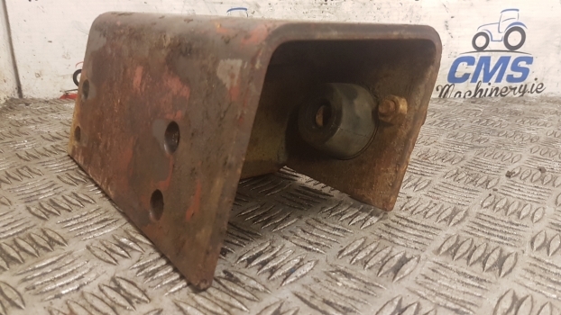Massey Ferguson 690, 698, 699 Cab Suspension Bracket Mounting Lhs 1680876m91 - Suspensão da cabina por Trator: foto 5 Massey Ferguson 690, 698, 699 Cab Suspension Bracket Mounting Lhs 1680876m91 - Suspensão da cabina por Trator: foto 5