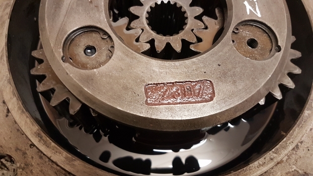 Massey Ferguson 8100 Series Hub Cover With Planetary And Sun Gears 3429856m1 - Eixo dianteiro por Trator: foto 5 Massey Ferguson 8100 Series Hub Cover With Planetary And Sun Gears 3429856m1 - Eixo dianteiro por Trator: foto 5