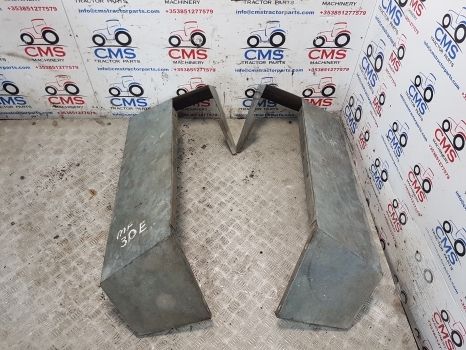 Massey Ferguson Industrial 30e Cab Mudguard Pair Mf30emudguard - Para-lama por Máquina agrícola: foto 1 Massey Ferguson Industrial 30e Cab Mudguard Pair Mf30emudguard - Para-lama por Máquina agrícola: foto 1