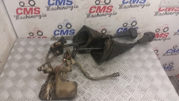 New Holland Backhoe Control Levers (85803802, 85803784) And Assy (85804899) - Cabine e interior por Retroescavadeira: foto 1 New Holland Backhoe Control Levers (85803802, 85803784) And Assy (85804899) - Cabine e interior por Retroescavadeira: foto 1
