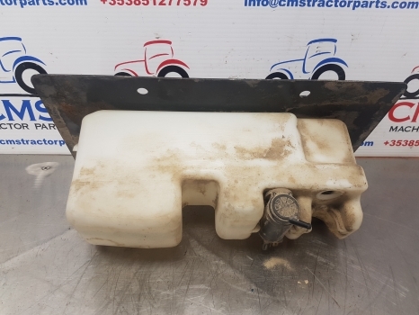 New Holland Case Maxxum Windshield Washer Reservoir 82030995, 82030996, 82030994 - Carroceria e exterior por Trator: foto 2 New Holland Case Maxxum Windshield Washer Reservoir 82030995, 82030996, 82030994 - Carroceria e exterior por Trator: foto 2