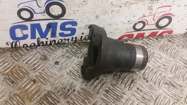 New Holland T5.100, T5.110, T5.120 4wd Propeller Shaft Hub 47669813 - Veio de transmissão por Trator: foto 1 New Holland T5.100, T5.110, T5.120 4wd Propeller Shaft Hub 47669813 - Veio de transmissão por Trator: foto 1