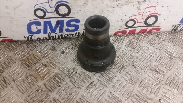 New Holland T5.100, T5.110, T5.120 4wd Propeller Shaft Hub 47669813 - Veio de transmissão por Trator: foto 3 New Holland T5.100, T5.110, T5.120 4wd Propeller Shaft Hub 47669813 - Veio de transmissão por Trator: foto 3