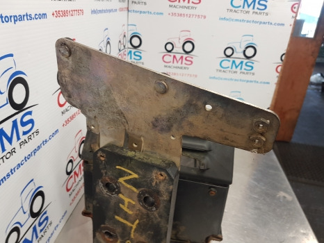 New Holland T5.95, T5, Case Battery Tray, Support 84535790, 84535783, 84536561 - Bateria automotiva por Máquina agrícola: foto 5 New Holland T5.95, T5, Case Battery Tray, Support 84535790, 84535783, 84536561 - Bateria automotiva por Máquina agrícola: foto 5