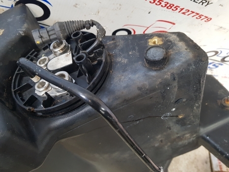 New Holland T6 Steyr Case Maxxum 145 Adblue Tank 47744994, 48049876, 84144089 - Tanque para AdBlue por Trator: foto 3 New Holland T6 Steyr Case Maxxum 145 Adblue Tank 47744994, 48049876, 84144089 - Tanque para AdBlue por Trator: foto 3
