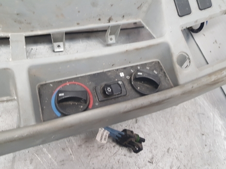 New Holland T7.200, T6, T7 Heater Fan Control 87538397, 82037674, 84203365 - Aquecimento/ Ventilação por Trator: foto 3 New Holland T7.200, T6, T7 Heater Fan Control 87538397, 82037674, 84203365 - Aquecimento/ Ventilação por Trator: foto 3