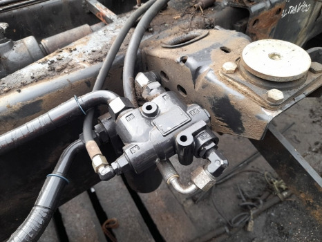 Valtra 6100, 6200, 6300, 6400 Hydraulic Priority Valve 152b8140, V32591300 - Hidráulica: foto 1 Valtra 6100, 6200, 6300, 6400 Hydraulic Priority Valve 152b8140, V32591300 - Hidráulica: foto 1