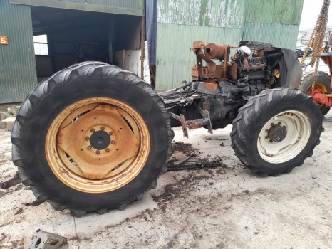 Valtra 6400 Front, Rear Axle, Transmission, Hydraulic, Lift, Pto, Engine Parts - Motor e peças: foto 1 Valtra 6400 Front, Rear Axle, Transmission, Hydraulic, Lift, Pto, Engine Parts - Motor e peças: foto 1