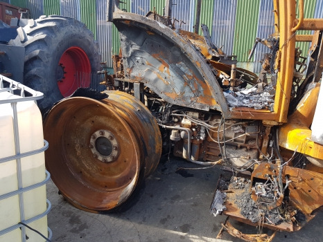 Valtra T174ea Front, Rear Axle, Engine, Transmission, Hydraulic, Lift Parts - Motor e peças: foto 5 Valtra T174ea Front, Rear Axle, Engine, Transmission, Hydraulic, Lift Parts - Motor e peças: foto 5