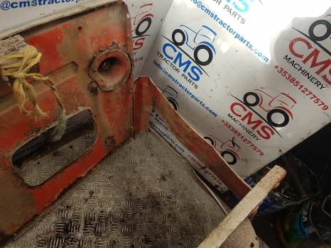 Zetor 5718 Engine Side Panel Assy 000000 - Carroceria e exterior por Trator: foto 5 Zetor 5718 Engine Side Panel Assy 000000 - Carroceria e exterior por Trator: foto 5