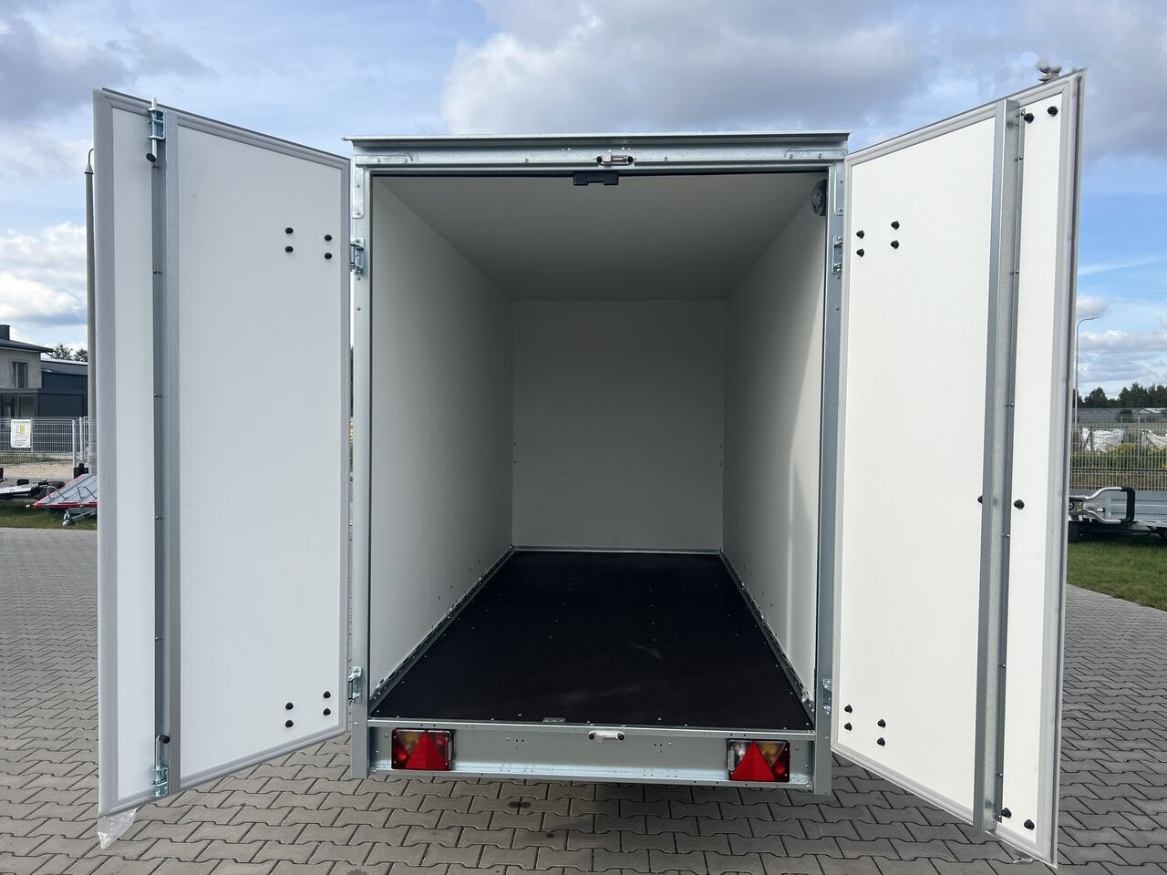 Brenderup Cargo 7350 TBD drzwi 350x155x185 cm - Reboque furgão: foto 2 Brenderup Cargo 7350 TBD drzwi 350x155x185 cm - Reboque furgão: foto 2