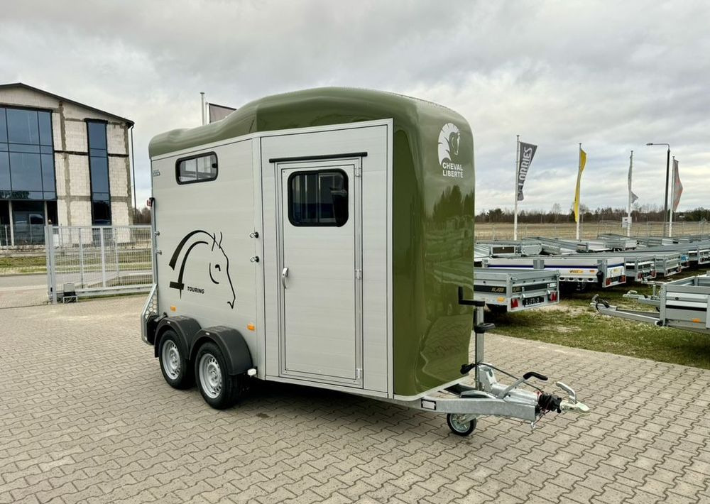 CHEVAL LIBERTÉ Touring Country + siodlarnia | przyczepa dla dwóch koni z rampą z przodu | 2000 kg DMC - Reboque para cavalos: foto 2 CHEVAL LIBERTÉ Touring Country + siodlarnia | przyczepa dla dwóch koni z rampą z przodu | 2000 kg DMC - Reboque para cavalos: foto 2