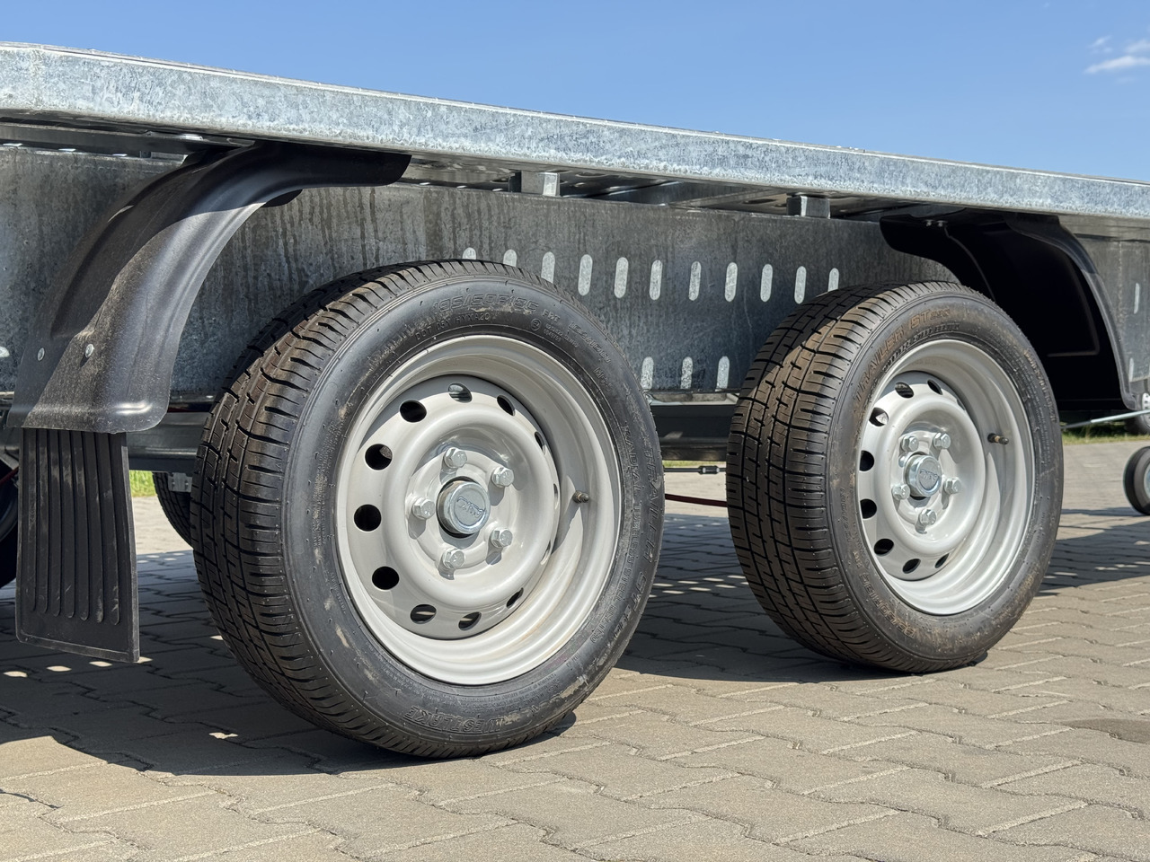 NIEWIADÓW Jupiter 4.5 - 450 x 210 cm / 2700 kg - Reboque transporte de veículos: foto 3 NIEWIADÓW Jupiter 4.5 - 450 x 210 cm / 2700 kg - Reboque transporte de veículos: foto 3