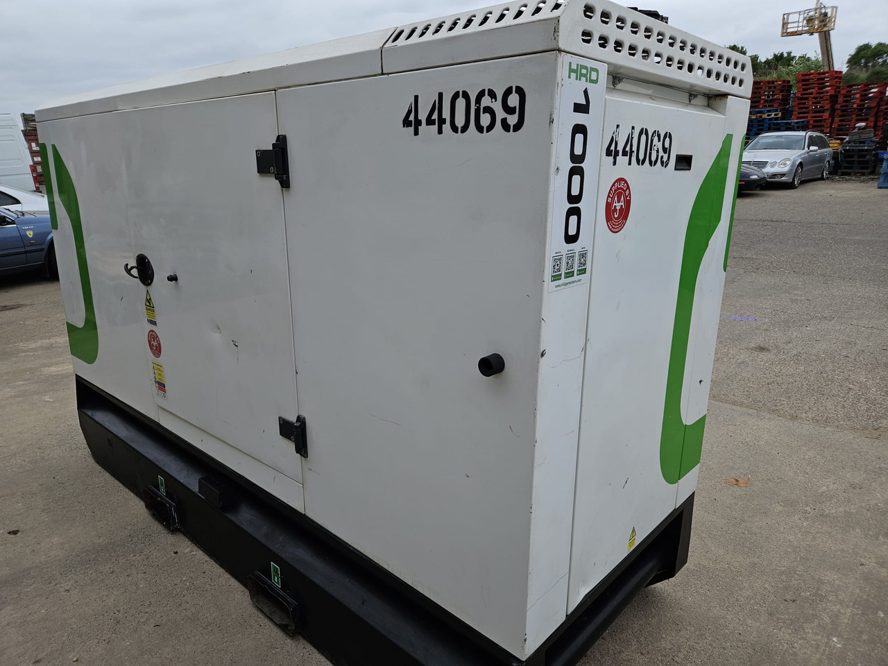 HGI 100KVA PERKINS GENERATOR DIESEL SILENT RENTAL SPECIFICATION HGI 100KVA PERKINS GENERATOR DIESEL SILENT RENTAL SPECIFICATION - Gerador elétrico: foto 5 HGI 100KVA PERKINS GENERATOR DIESEL SILENT RENTAL SPECIFICATION HGI 100KVA PERKINS GENERATOR DIESEL SILENT RENTAL SPECIFICATION - Gerador elétrico: foto 5