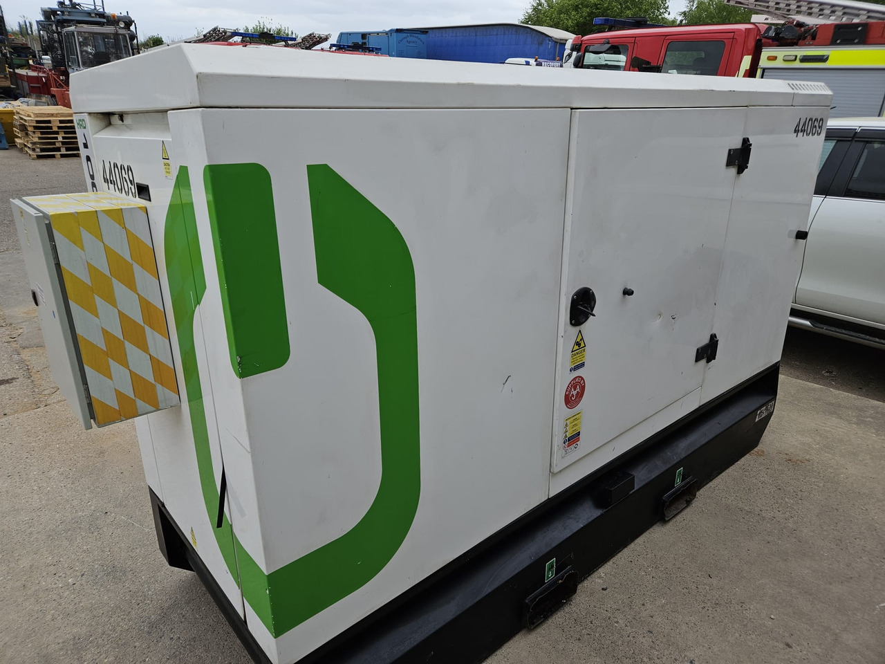 HGI 100KVA PERKINS GENERATOR DIESEL SILENT RENTAL SPECIFICATION HGI 100KVA PERKINS GENERATOR DIESEL SILENT RENTAL SPECIFICATION - Gerador elétrico: foto 2 HGI 100KVA PERKINS GENERATOR DIESEL SILENT RENTAL SPECIFICATION HGI 100KVA PERKINS GENERATOR DIESEL SILENT RENTAL SPECIFICATION - Gerador elétrico: foto 2