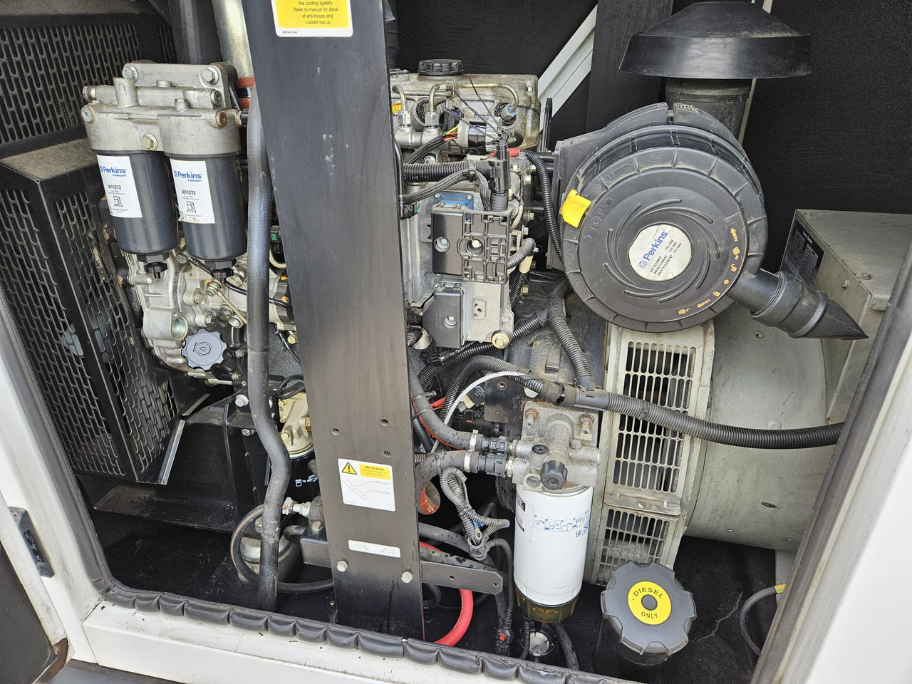 HGI 100KVA PERKINS GENERATOR DIESEL SILENT RENTAL SPECIFICATION HGI 100KVA PERKINS GENERATOR DIESEL SILENT RENTAL SPECIFICATION - Gerador elétrico: foto 4 HGI 100KVA PERKINS GENERATOR DIESEL SILENT RENTAL SPECIFICATION HGI 100KVA PERKINS GENERATOR DIESEL SILENT RENTAL SPECIFICATION - Gerador elétrico: foto 4